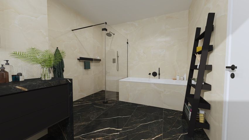 Béžovo čierna kúpeľňa s imitáciou lesklého mramoru