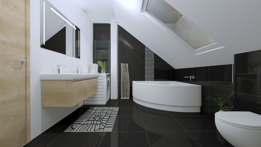 Čierno-biela kúpeľňa v podkroví